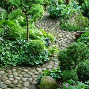 100 Garden Pathway Ideas and Inspiration - Easy Balcony Gardening #gardenpaths #gardenpathways #gardeninspiration #gardenideas